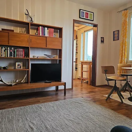 Apartment Artist In Authentic