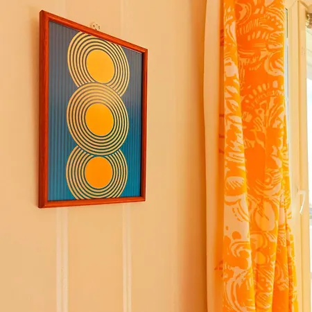 Apartment Artist In Authentic
